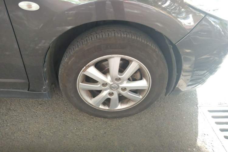 Used Nissan Tiida 2008 1.6L Automatic Smart Version Right Front Wheel Hub