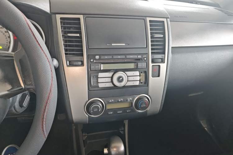 Used Nissan Tiida 2008 1.6L Automatic Smart Version Audio And AC Panel