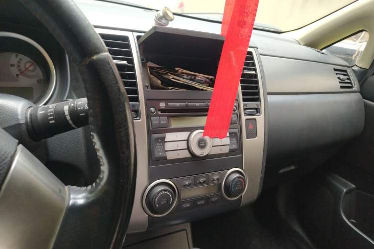 Used Nissan Tiida 2008 1.6L Automatic Smart Version Audio And AC Panel