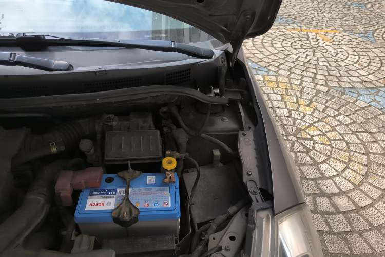Used Nissan Tiida 2008 1.6L Automatic Smart Version Engine Bay Left