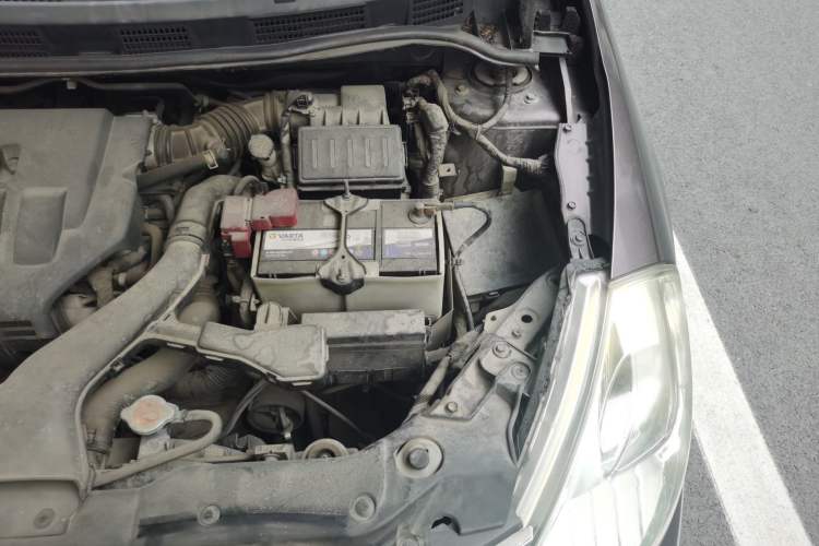 Used Nissan Tiida 2008 1.6L Automatic Smart Version Engine Bay Left