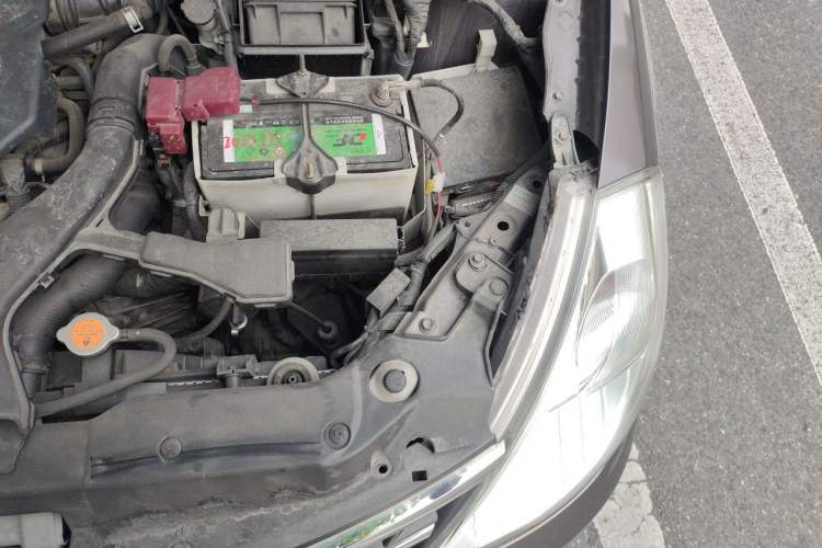 Used Nissan Tiida 2008 1.6L Automatic Smart Version Engine Bay Left