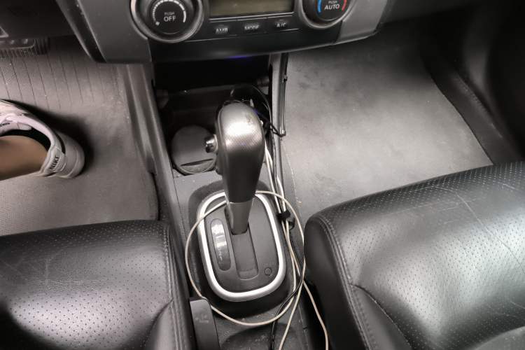 Used Nissan Tiida 2008 1.6L Automatic Smart Version Gear Lever