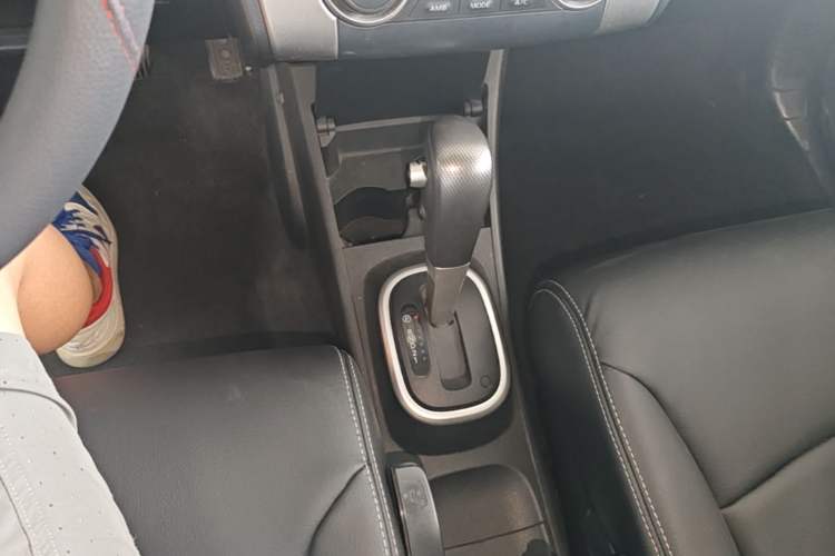Used Nissan Tiida 2008 1.6L Automatic Smart Version Gear Lever