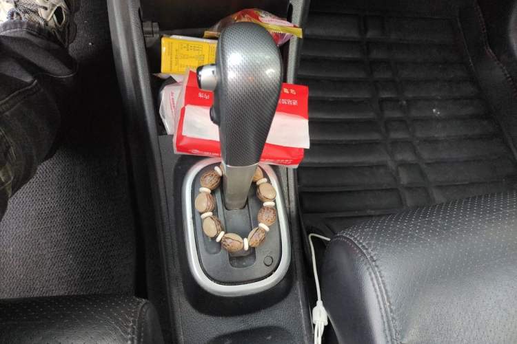 Used Nissan Tiida 2008 1.6L Automatic Smart Version Gear Lever