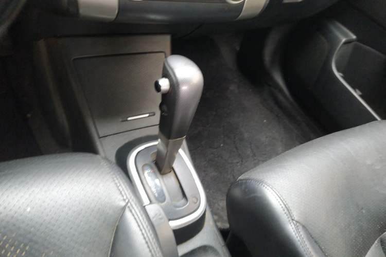 Used Nissan Tiida 2008 1.6L Automatic Smart Version Gear Lever