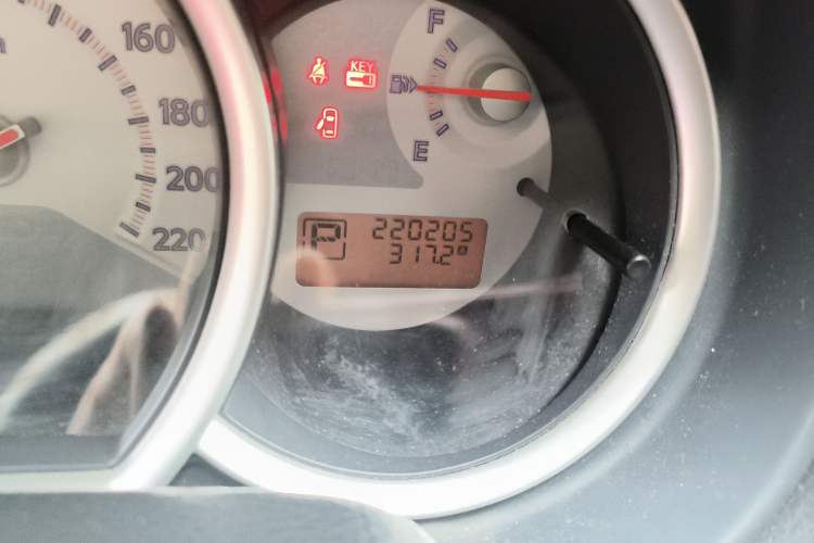 Used Nissan Tiida 2008 1.6L Automatic Smart Version Odometer Close Up