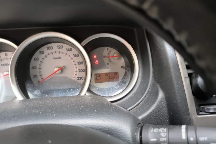 Used Nissan Tiida 2008 1.6L Automatic Smart Version Odometer Close Up