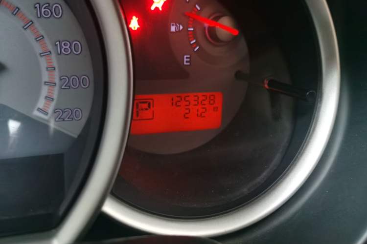Used Nissan Tiida 2008 1.6L Automatic Smart Version Odometer Close Up