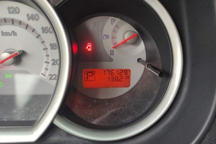 Used Nissan Tiida 2008 1.6L Automatic Smart Version Odometer Close Up