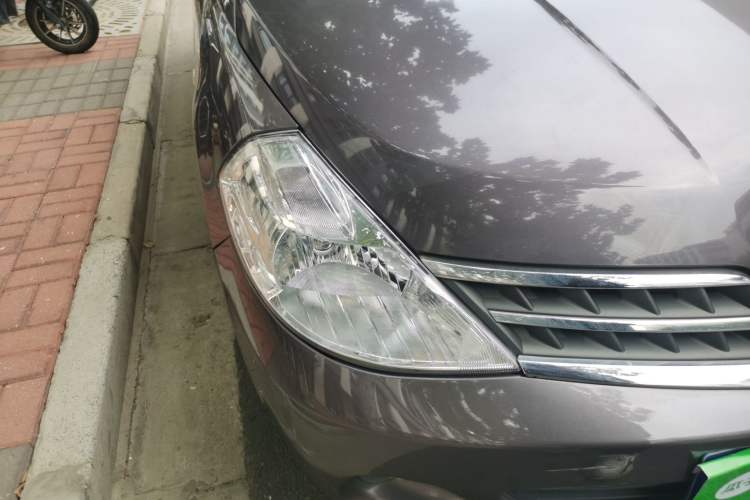Used Nissan Tiida 2008 1.6L Automatic Smart Version Right Front Headlight