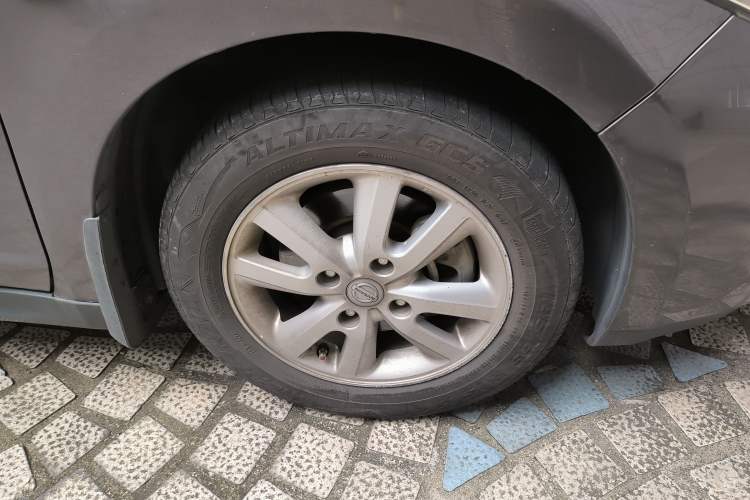 Used Nissan Tiida 2008 1.6L Automatic Smart Version Right Front Wheel Hub