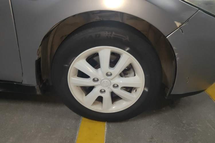 Used Nissan Tiida 2008 1.6L Automatic Tech Model Right Front Wheel Hub