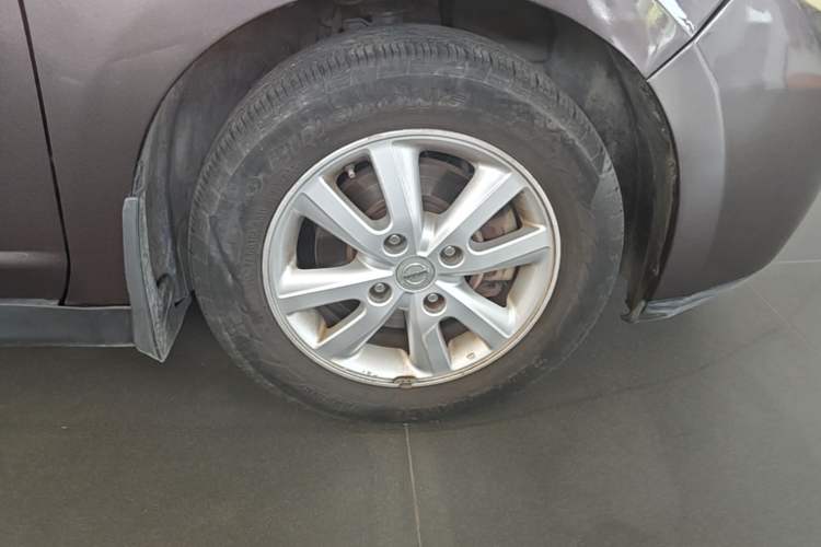 Used Nissan Tiida 2008 1.6L Automatic Smart Version Right Front Wheel Hub
