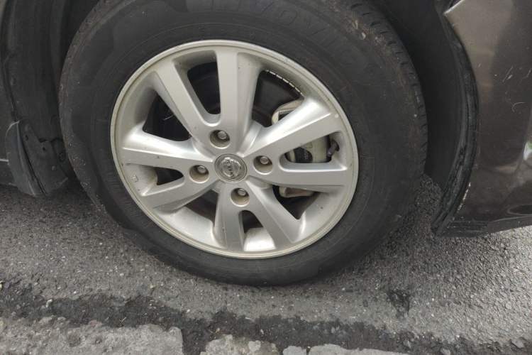 Used Nissan Tiida 2008 1.6L Automatic Smart Version Right Front Wheel Hub