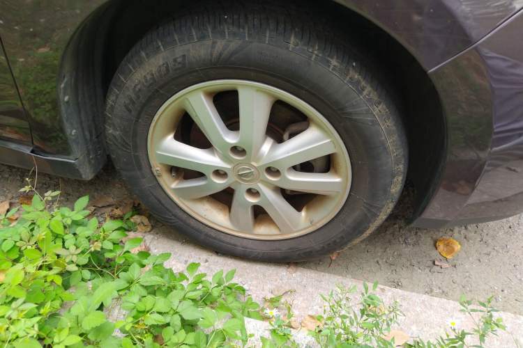 Used Nissan Tiida 2008 1.6L Automatic Smart Version Right Front Wheel Hub