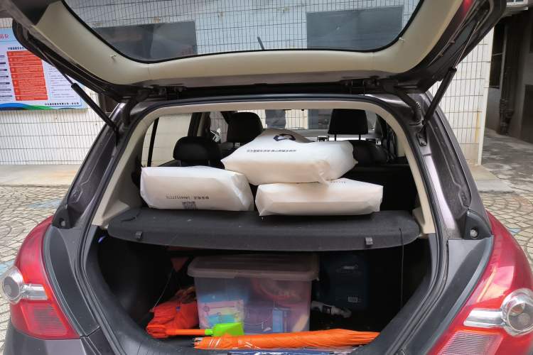 Used Nissan Tiida 2008 1.6L Automatic Smart Version Trunk