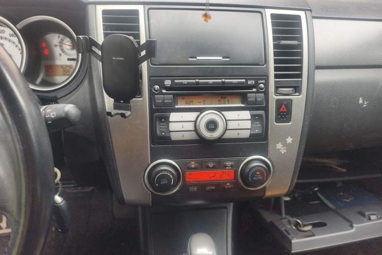 Used Nissan Tiida 2008 1.6L Automatic Smart Version Audio And AC Panel