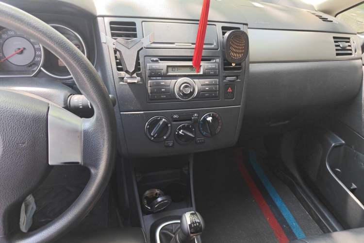 Used Nissan Tiida 2008 1.6L Manual Fashion Model Audio And AC Panel