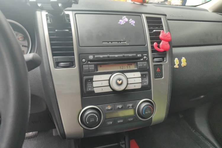 Used Nissan Tiida 2008 1.6L Automatic Smart Version Audio And AC Panel