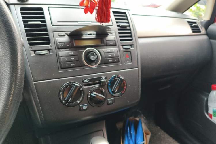 Used Nissan Tiida 2008 1.6L Automatic Fashion Edition Audio And AC Panel