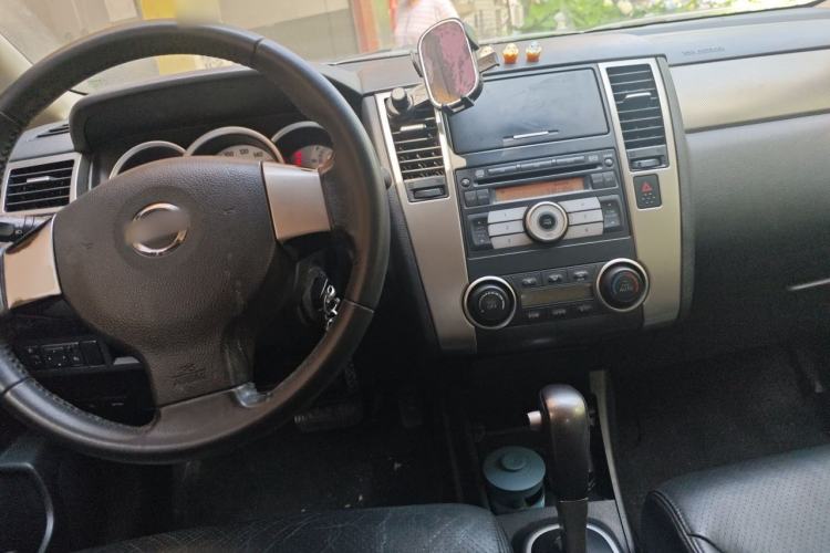 Used Nissan Tiida 2008 1.6L Automatic Smart Version Center Console