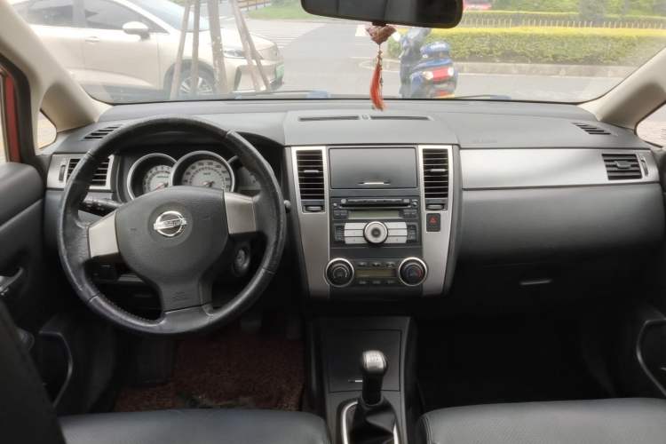 Used Nissan Tiida 2008 1.6L Manual Smart Version Center Console