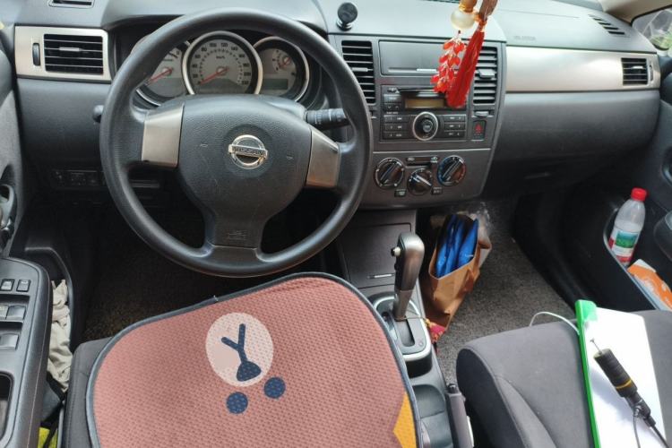 Used Nissan Tiida 2008 1.6L Automatic Fashion Edition Center Console