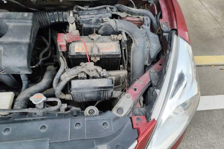 Used Nissan Tiida 2008 1.6L Automatic Tech Model Engine Bay Left