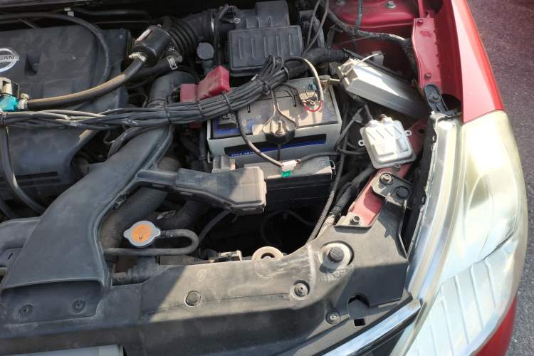 Used Nissan Tiida 2008 1.6L Manual Fashion Model Engine Bay Left
