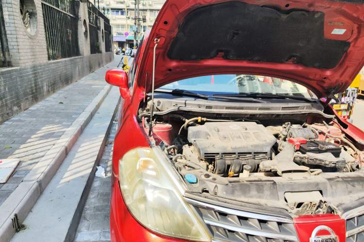Used Nissan Tiida 2008 1.6L Manual Smart Version Engine Bay Right