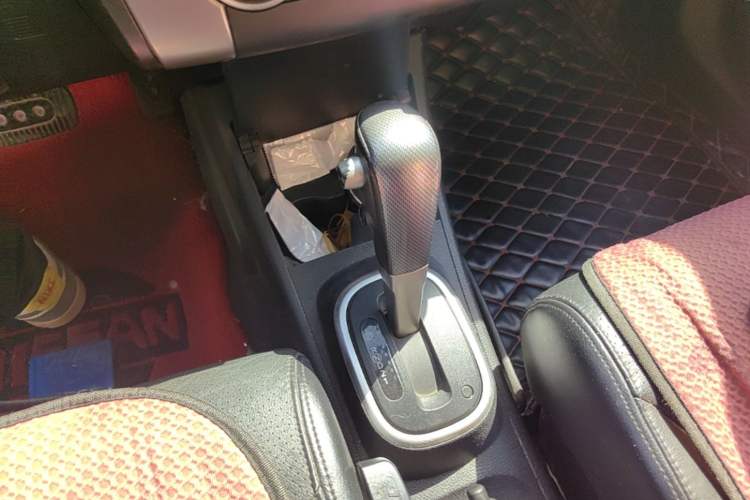 Used Nissan Tiida 2008 1.6L Automatic Smart Version Gear Lever