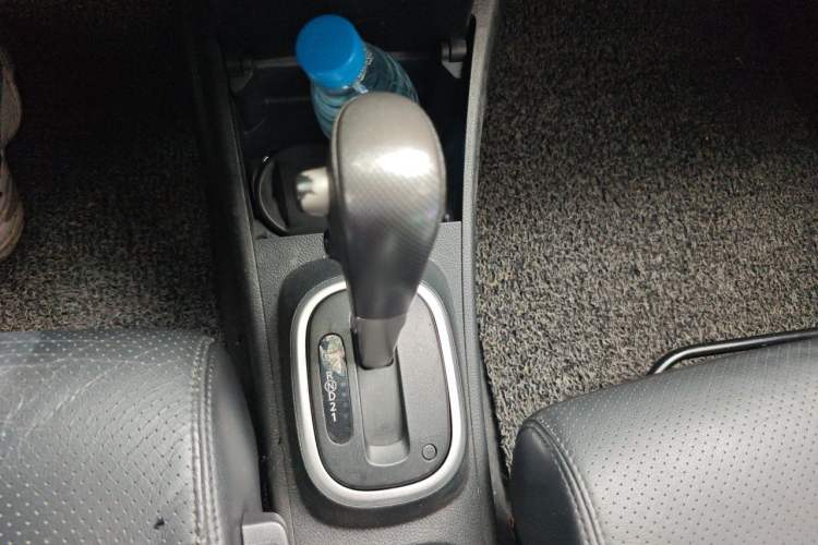 Used Nissan Tiida 2008 1.6L Automatic Smart Version Gear Lever