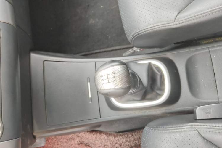 Used Nissan Tiida 2008 1.6L Manual Smart Version Gear Lever