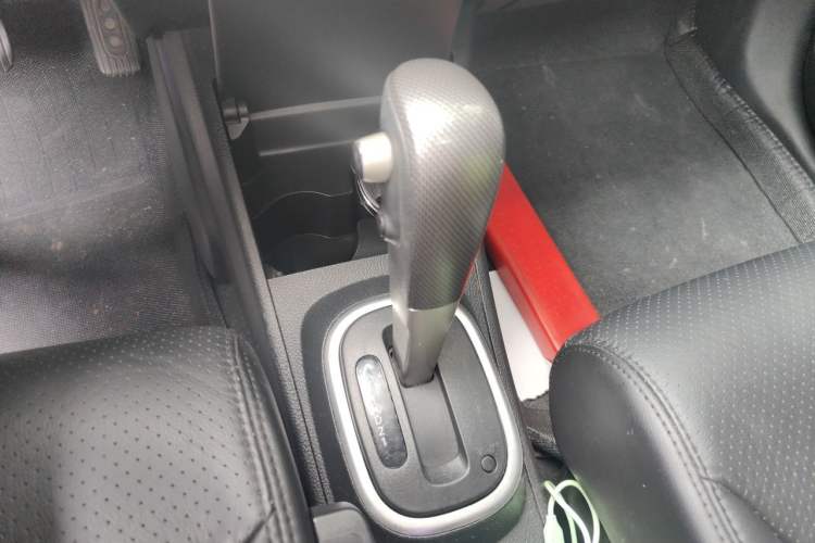 Used Nissan Tiida 2008 1.6L Automatic Smart Version Gear Lever