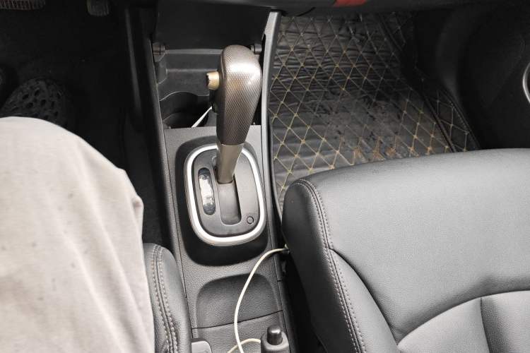 Used Nissan Tiida 2008 1.6L Automatic Smart Version Gear Lever