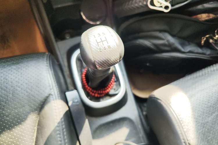 Used Nissan Tiida 2008 1.6L Manual Smart Version Gear Lever