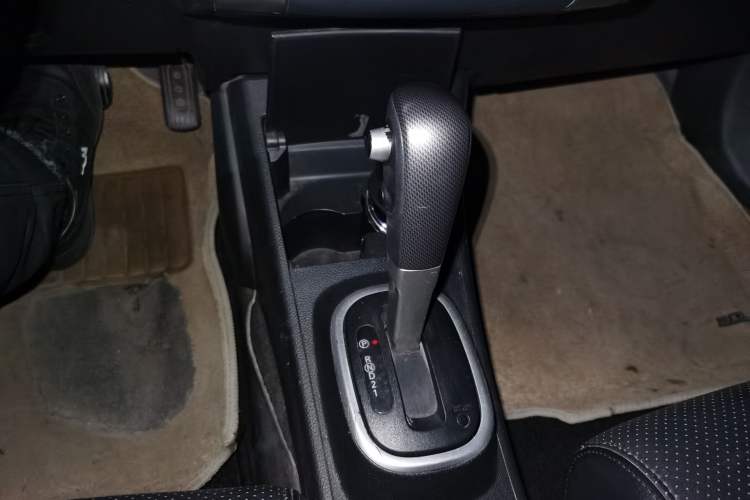 Used Nissan Tiida 2008 1.6L Automatic Smart Version Gear Lever