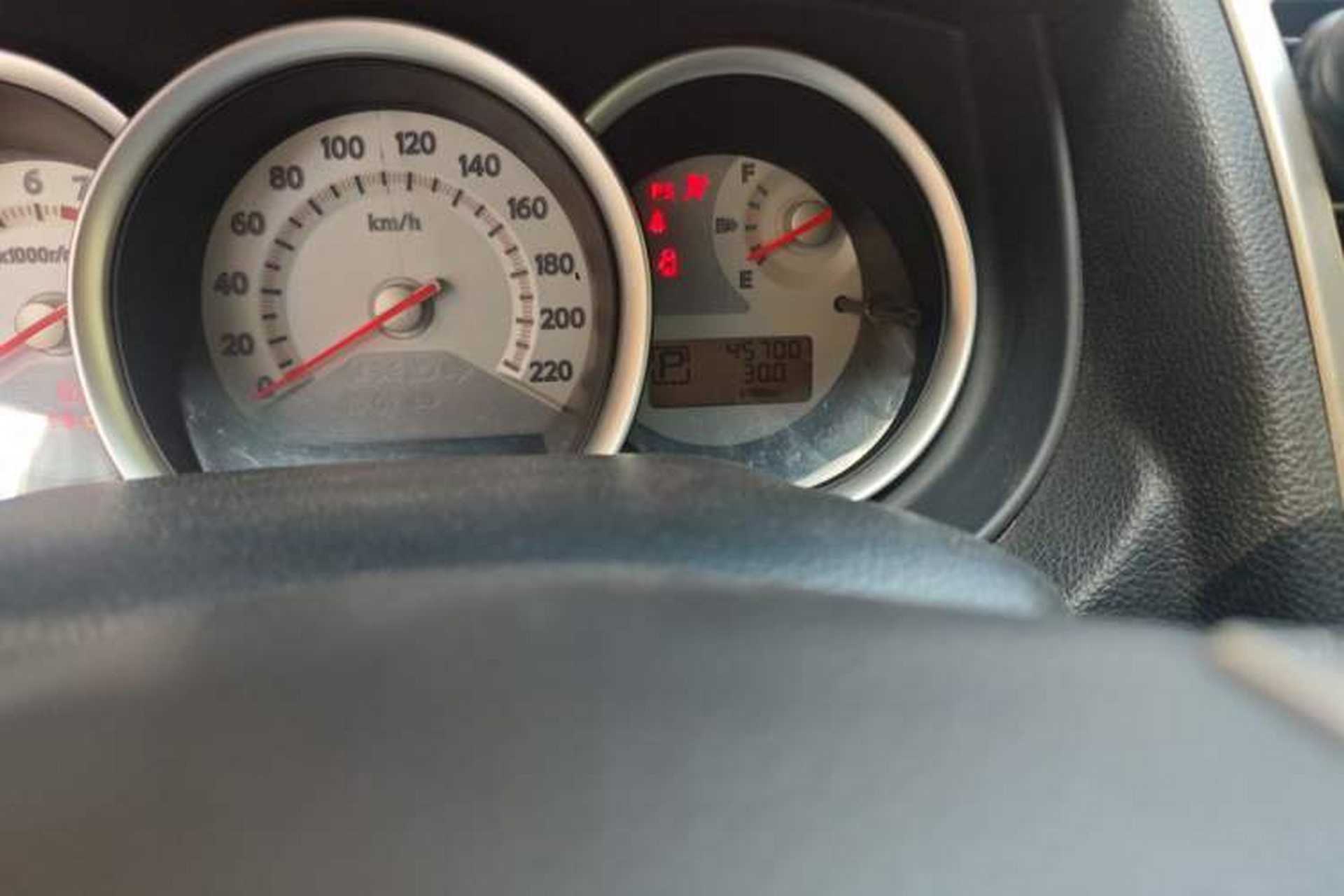 Used Nissan Tiida 2008 1.6L Automatic Smart Version Odometer Close Up