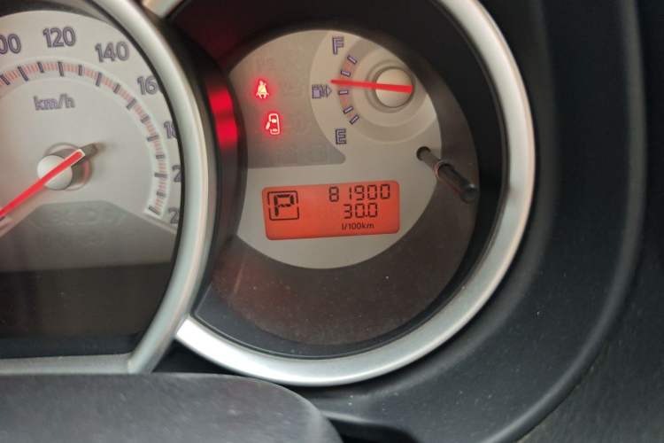 Used Nissan Tiida 2008 1.6L Automatic Smart Version Odometer Close Up
