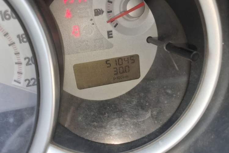 Used Nissan Tiida 2008 1.6L Manual Smart Version Odometer Close Up