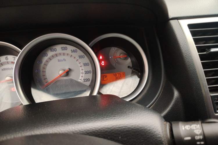 Used Nissan Tiida 2008 1.6L Automatic Smart Version Odometer Close Up