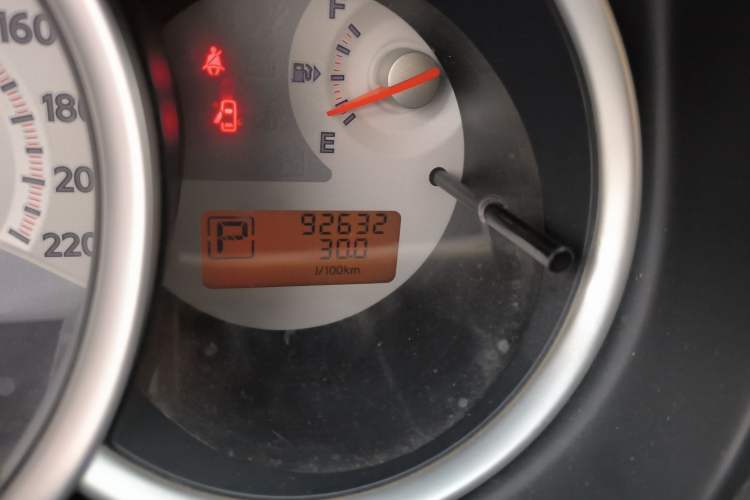 Used Nissan Tiida 2008 1.6L Automatic Tech Model Odometer Close Up