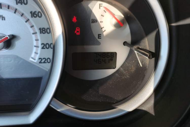 Used Nissan Tiida 2008 1.6L Manual Fashion Model Odometer Close Up