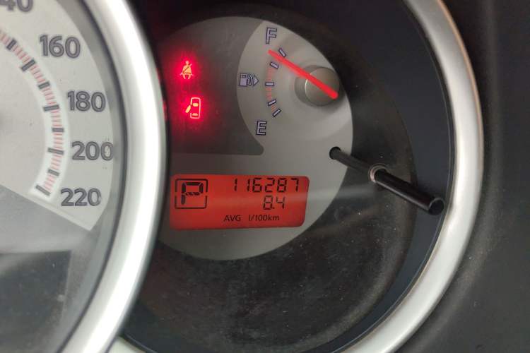 Used Nissan Tiida 2008 1.6L Automatic Smart Version Odometer Close Up