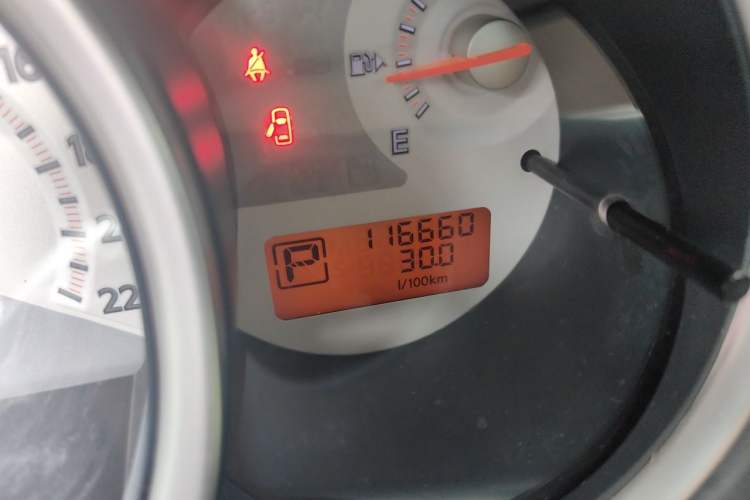 Used Nissan Tiida 2008 1.6L Automatic Smart Version Odometer Close Up