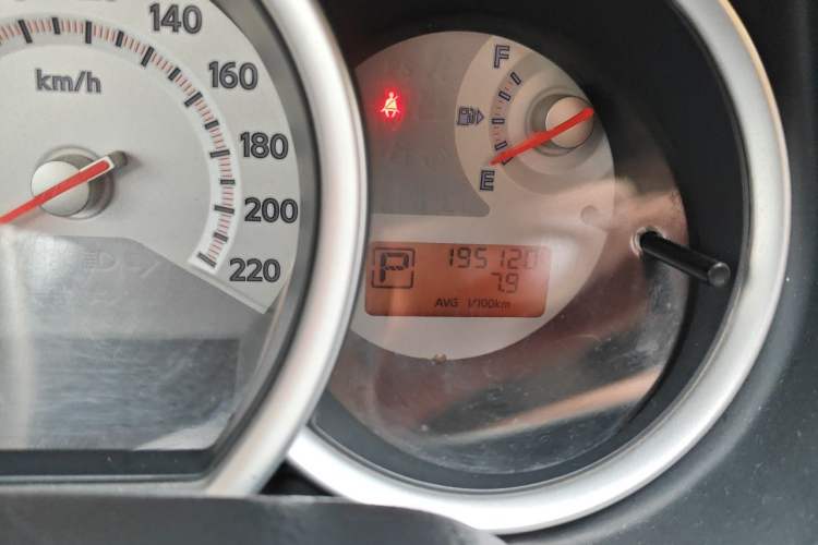 Used Nissan Tiida 2008 1.6L Automatic Smart Version Odometer Close Up