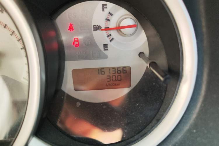 Used Nissan Tiida 2008 1.6L Manual Smart Version Odometer Close Up