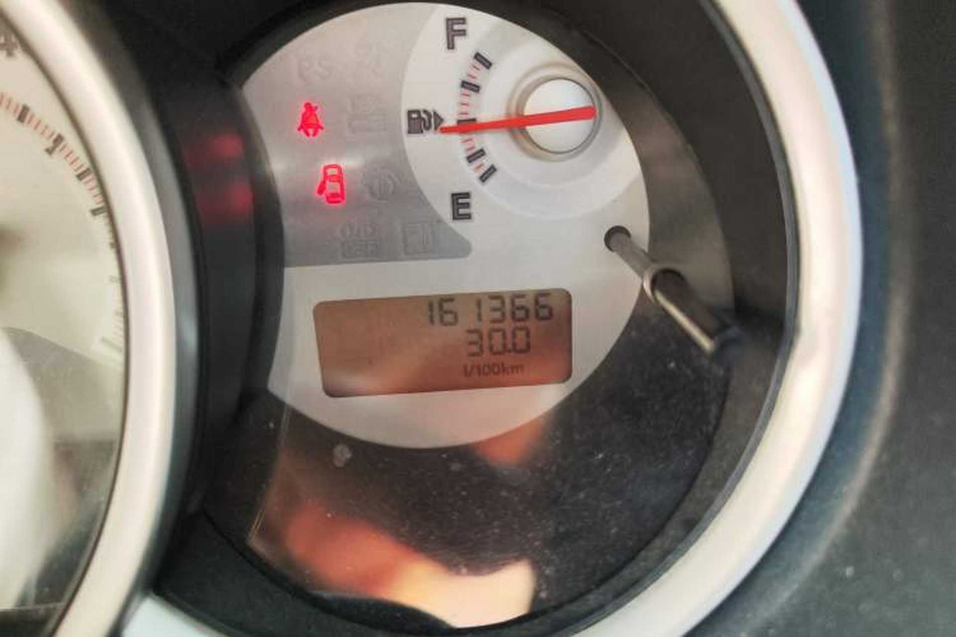Used Nissan Tiida 2008 1.6L Manual Smart Version Odometer Close Up