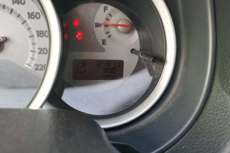 Used Nissan Tiida 2008 1.6L Automatic Smart Version Odometer Close Up